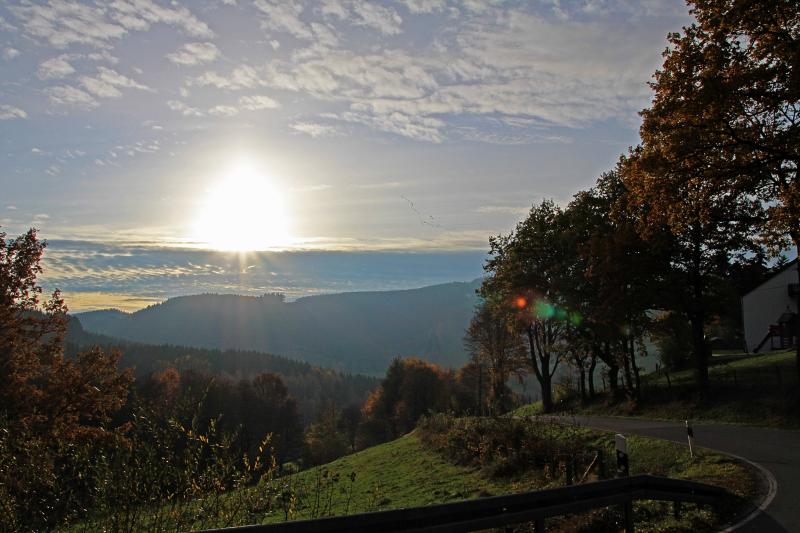 Das Sauerland bei tiefstehender Sonne.jpg